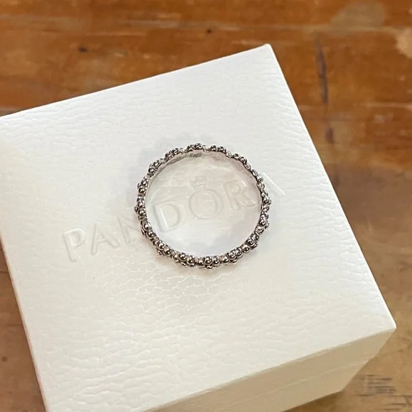 Pandora | Classic Daisy Flower Band Ring with box, Size 52 - Picture 2 of 2